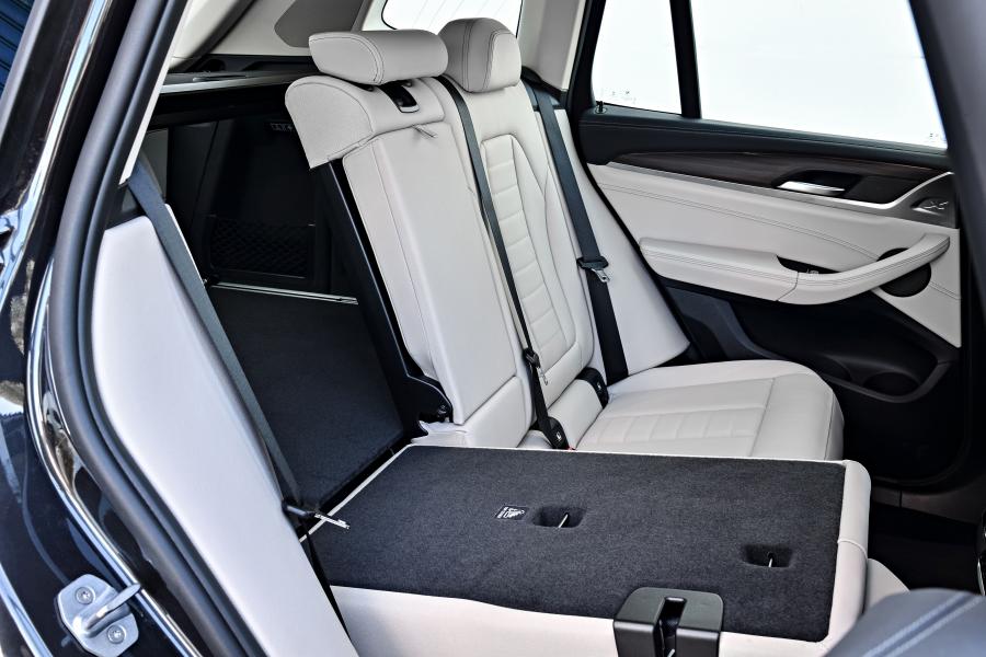 Интерьер BMW X3 xDrive30d xLine (G01) 2017 года  (WW) (фото 168 из 178)